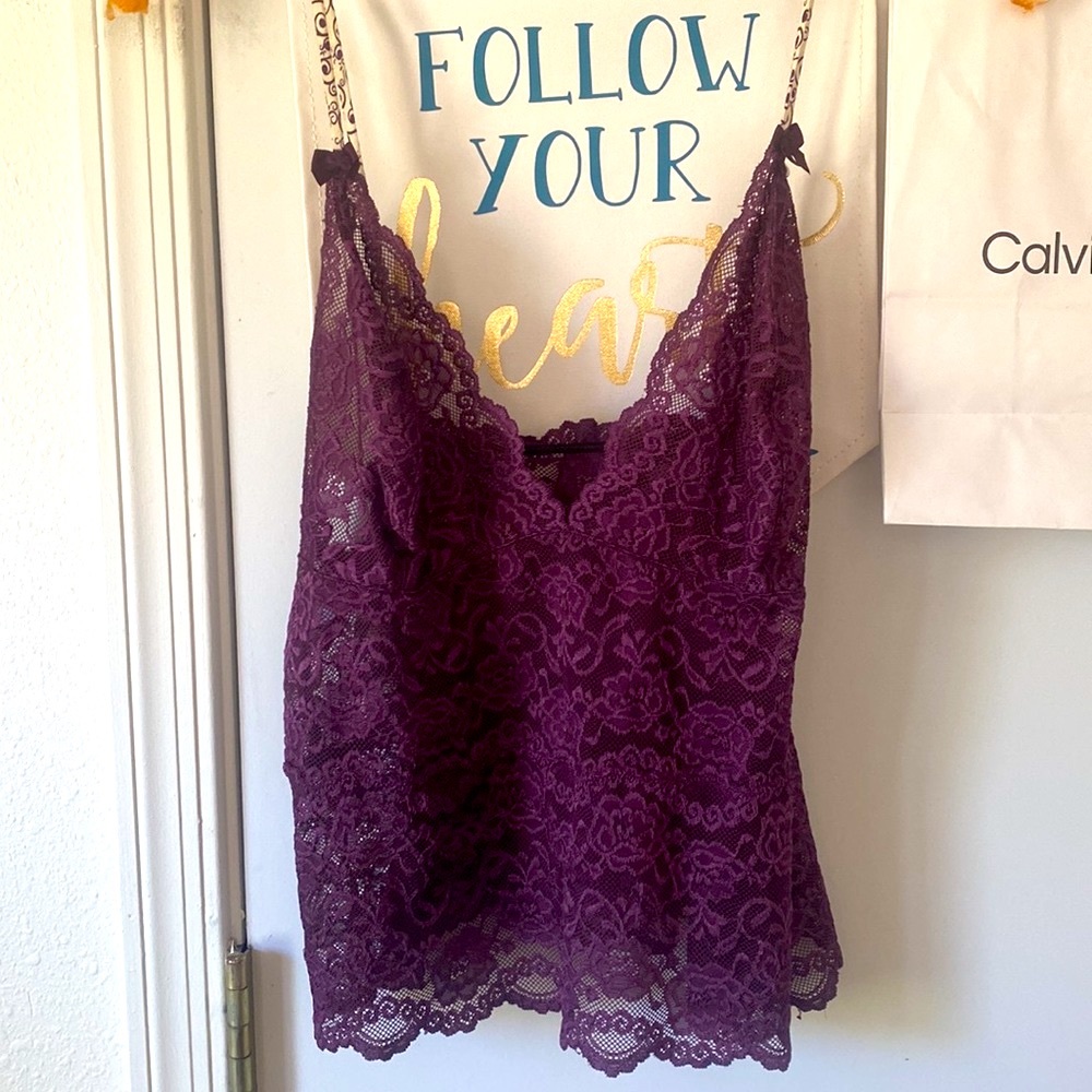 Bow details adjustable straps lace plum colored chemise excellent condition